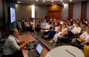 мон настоява повече пари фонд научни изследвания