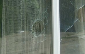 арестуваха велинградчанин строшил стъклата къщата съседа