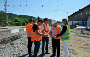 близо 000 жители община белово околността ползват новата железопътна гара снимка