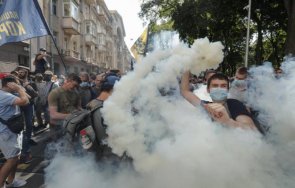 националисти опитаха нахлуят президентството украйна спретнаха голям бой полицията