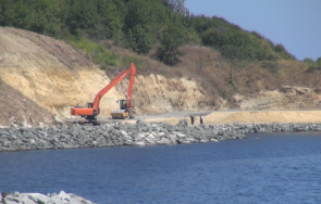 разгара сезона строителство плажа царево метри туристите