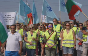 протестите продължават пътни работници пак блокират пътища заради неизплатени задължения
