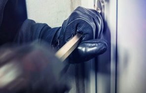 млад помориец обра родна туристка спипаха