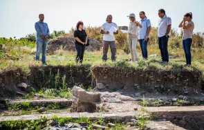 фандъкова посети археологическите проучвания смировяне снимки