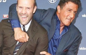 силвестър сталоун празнува коледа нас джейсън стейтъм