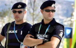 хора фалшиви документи закопчани гърция