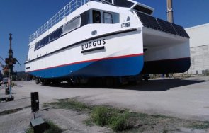 прекараха варна новия туристически кораб бургас снимки