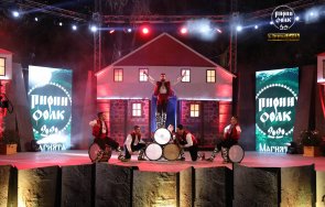 Пирин Фолк танцьори