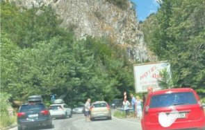 отпушиха пътя бачково катастрофата ранен пожарникар