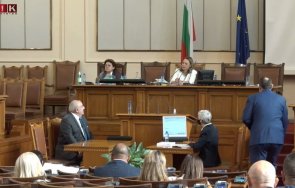 цирк парламента екоминистърът радев шашна всички първо седна мястото стенографите пленарна зала после кацна рамото татяна дончева живо снимки