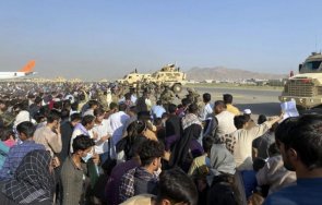 избухна престрелка летището кабул убит ранени