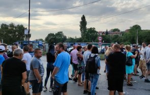 блокираха пътя софия перник заради спрян ремонт снимки