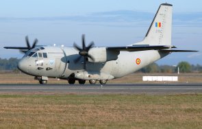 румънски военен самолет евакуира кабул румънци четирима българи