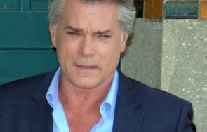 холивудската звезда рей лиота снима обир българия