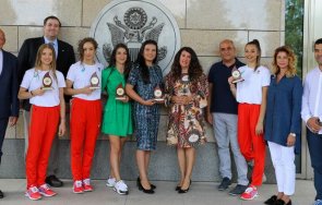 посланикът сащ срещна олимпийците игрите токио снимки