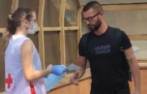 доброволци бчк раздават брошури ползите ваксинацията област русе