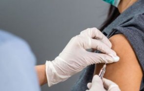 великобритания поставят трета доза коронавирус хора имунен дефицит