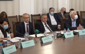 кацаров наглее парламента носи маска собствената заповед