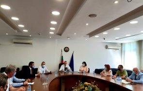 създават нова автобусна линия летище пловдив