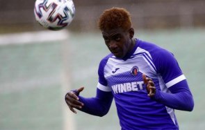 панамски бранител присъедини левски