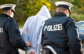 брутално мигрант афганистан нападна нож двама души берлин