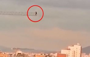 търсач силни усещания покатери метров кран прави селфи хората квартала ужас