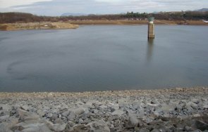 контролирано изпускат магистралния водопровод високопланинския язовир среченска бара