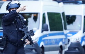 брутално мигрант афганистан нападна нож двама души берлин