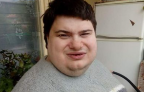 тъжна вест почина момчето чиято майка молеше двойна евтаназия