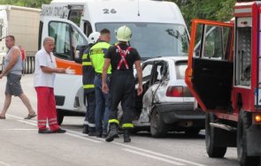 дете години двама души пострадаха катастрофа монтанско