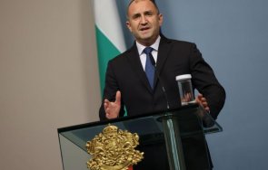 президентът удостои държавни отличия изтъкнати българи