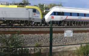 два влака сблъскаха челно истанбул души ранени