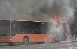 последните минути автобус запали софия удари три коли