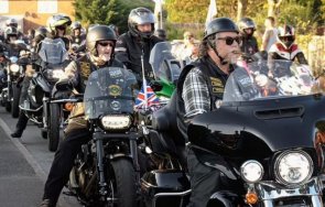 300 рокери ескортираха момиче бала снимки