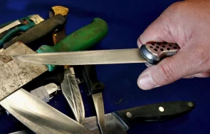 бракониер джип заплаши нож трима горски