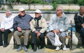 500 българи взимат пожизнено намалена пенсия