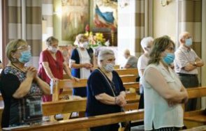 оставят без заплати свещениците кипър проповядват против ваксинирането