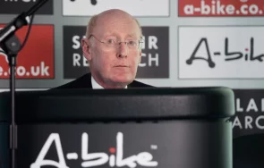 почина британският пионер компютрите калкулаторите сър клайв синклер