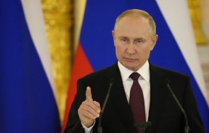 Руският президент Владимир Путин обсъди новия вариант Омикрон на коронавируса в разговор