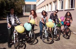 ученици карлово яхнаха велосипеди първия звънец