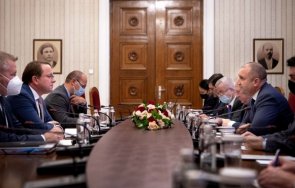 радев еврокомисаря оливер вархеи северна македония българия вярва обещания нужни конкретни решения гаранции