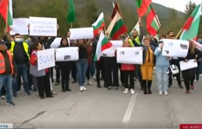 жители копривщица блокираха подбалканския път искат канализация