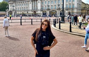 среща монарх преслава пие чай кралицата снимка