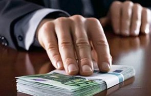 осъдиха условно инспектор рзи събирал такса спокойствие петима търговци