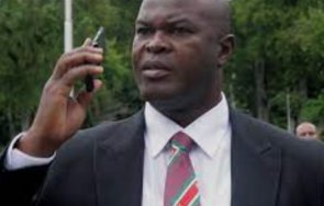 вицепрезидентът суринам стана възрастният футболист участвал официален мач