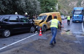 тежка катастрофа симитли двама ранени