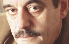 журналистът евгени петров държането двойката герб тайна тежи превръща минус