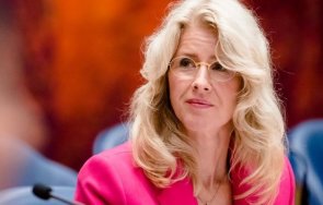 нидерландски министър уволнен заради критики ваксинационните паспорти