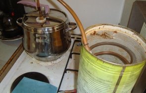 спипаха затворник вари ракия килията