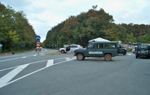 гранични полицаи жандармеристи задържаха трима каналджии незаконни мигранти